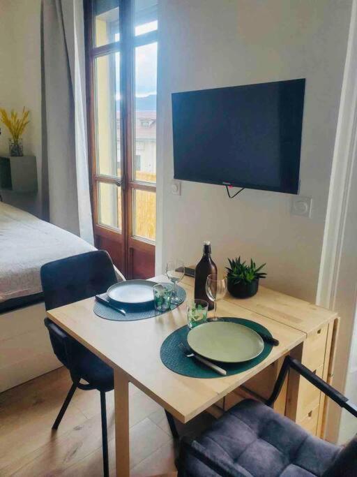 Studio Refait A Neuf En Hypercentre Avec Balcon Aix-les-Bains Extérieur photo